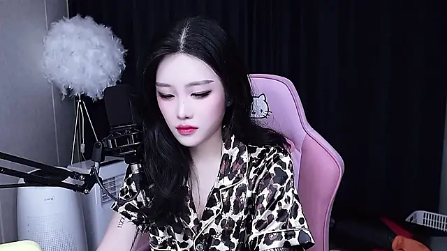 Snapshot of MISA_02 chatting on 19, 10, 2025 MISA 02 online show from 19, 10, 2025