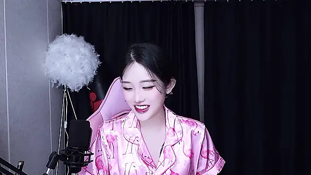 Snapshot of MISA_02 chatting on 21, 10, 2025 MISA 02 online show from 21, 10, 2025