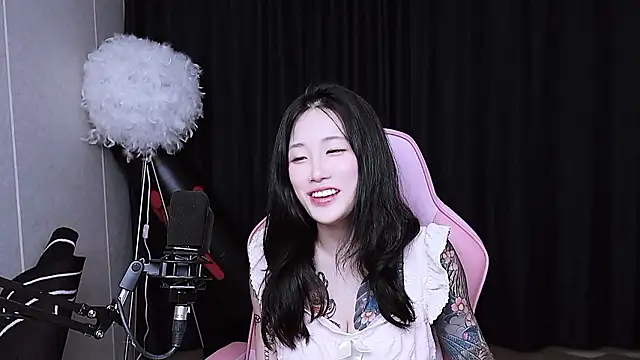 Snapshot of MISA_02 chatting on 22, 10, 2025 MISA 02 online show from 22, 10, 2025