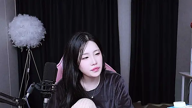 Snapshot of MISA_02 chatting on 3, 11, 2025 MISA 02 online show from 3, 11, 2025