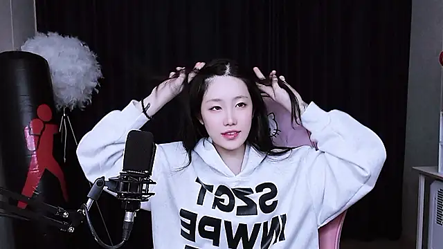 Snapshot of MISA_02 chatting on 5, 11, 2025 MISA 02 online show from 5, 11, 2025