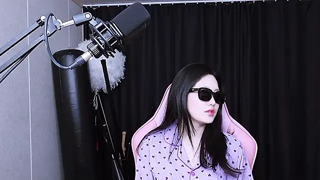 Snapshot of MISA_02 chatting on 20, 11, 2025 MISA 02 online show from 20, 11, 2025