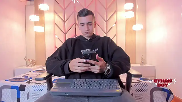 Ethan Boy  online show from 19, 2, 2026