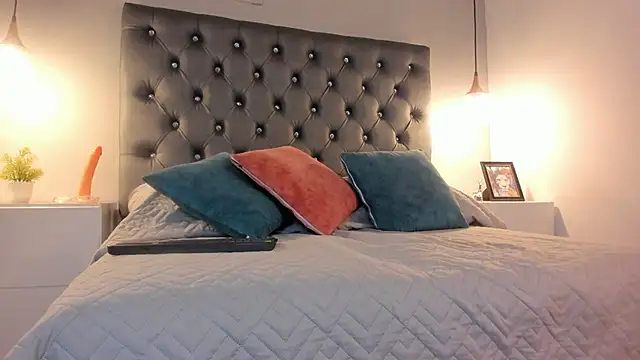 Miiaa Star  online show from 17, 11, 2025