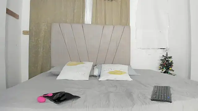 Nina keller  online show from 3, 12, 2025