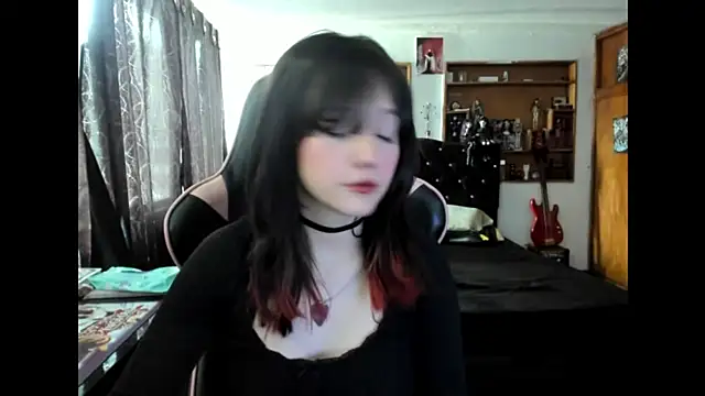 Maki Zein  online show from 28, 11, 2025