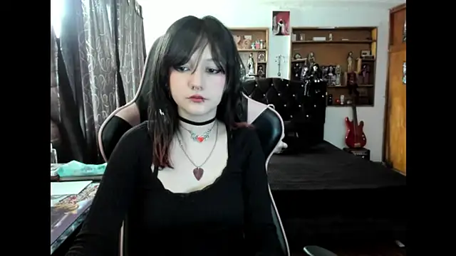 Maki Zein  online show from 1, 12, 2025