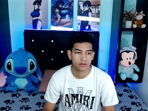 Snapshot of x_Aaron_x chatting on 14, 10, 2025 x Aaron x online show from 14, 10, 2025