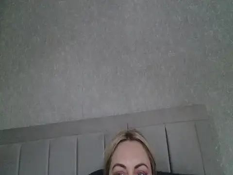 Snapshot of kikicupcake chatting on 14, 10, 2025 kikicupcake online show from 14, 10, 2025
