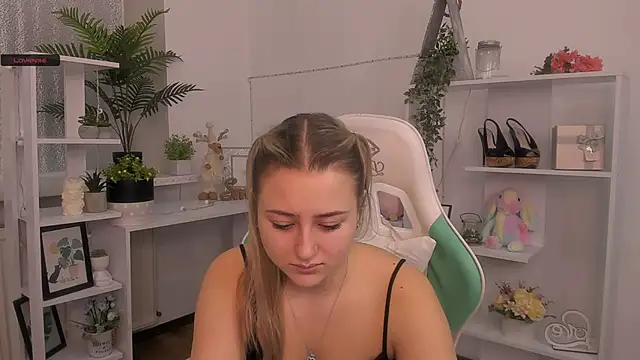 Lulu   Moon online show from 4, 12, 2025