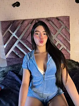 LunaMoore Pink online show from 9, 3, 2026