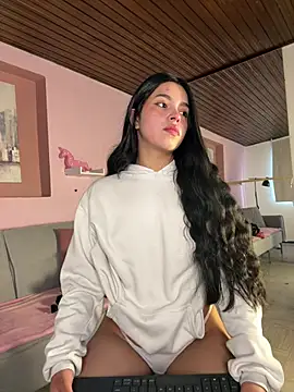 LunaMoore Pink online show from 8, 7, 2026