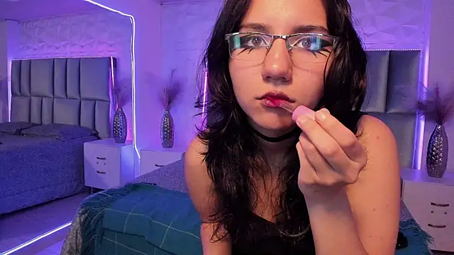 HollyPeach online show from 18, 12, 2025