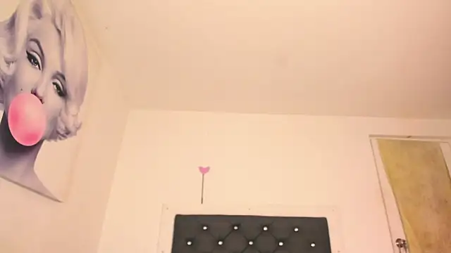 Snapshot of BiancaValentinna chatting on 3, 12, 2025 BiancaValentinna online show from 3, 12, 2025