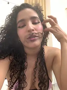 Snapshot of Belindamuller chatting on 13, 11, 2025 Belindamuller online show from 13, 11, 2025