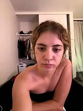 Snapshot of katiesxoxo3 chatting on 14, 10, 2025 katiesxoxo3 online show from 14, 10, 2025
