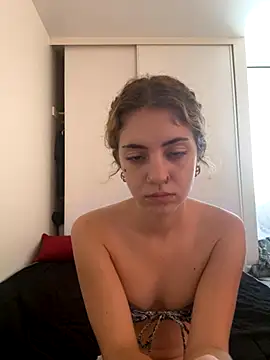Snapshot of katiesxoxo3 chatting on 14, 10, 2025 katiesxoxo3 online show from 14, 10, 2025