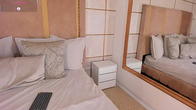 Snapshot of lyrabellini chatting on 7, 11, 2025 lyrabellini online show from 7, 11, 2025