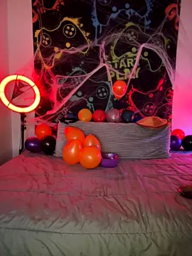 Snapshot of MiniMonroe chatting on 1, 11, 2025 MiniMonroe online show from 1, 11, 2025