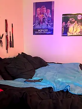 Snapshot of MiniMonroe chatting on 4, 12, 2025 MiniMonroe online show from 4, 12, 2025