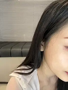 Snapshot of yiyi_3523 chatting on 4, 6, 2026 yiyi 3523 online show from 4, 6, 2026
