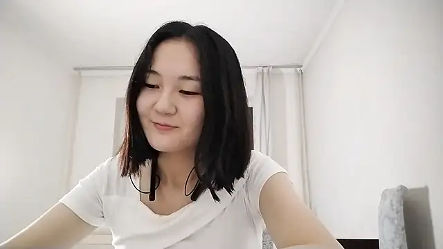 Snapshot of Lyndasilk chatting on 24, 10, 2025 Lyndasilk online show from 24, 10, 2025