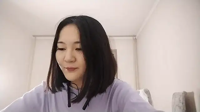 Snapshot of Lyndasilk chatting on 28, 10, 2025 Lyndasilk online show from 28, 10, 2025