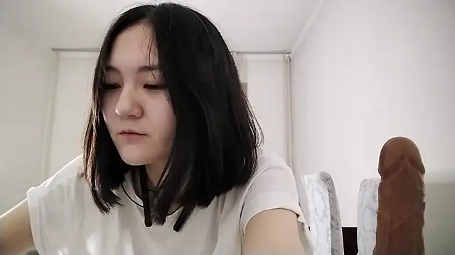 Snapshot of Lyndasilk chatting on 2, 11, 2025 Lyndasilk online show from 2, 11, 2025