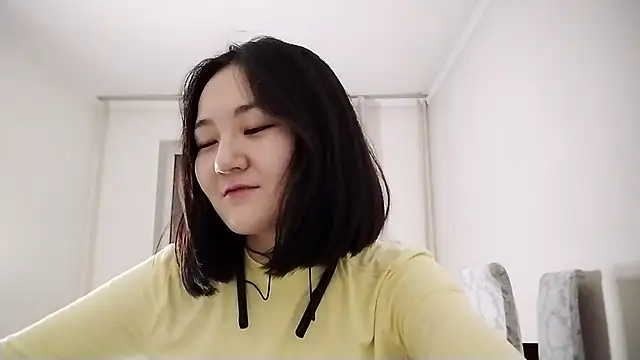 Snapshot of Lyndasilk chatting on 4, 11, 2025 Lyndasilk online show from 4, 11, 2025