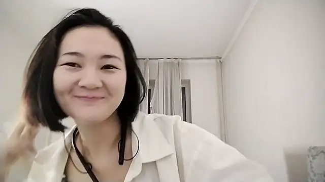 Snapshot of Lyndasilk chatting on 23, 11, 2025 Lyndasilk online show from 23, 11, 2025