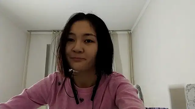 Snapshot of Lyndasilk chatting on 24, 11, 2025 Lyndasilk online show from 24, 11, 2025