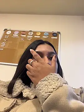 AlyssaRay online show from 4, 4, 2026