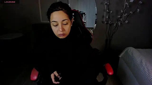 Snapshot of Aisha_Goldstein chatting on 16, 11, 2025 Aisha Goldstein online show from 16, 11, 2025