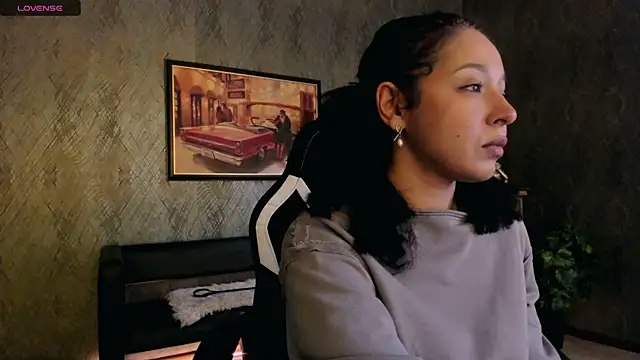 Snapshot of Aisha_Goldstein chatting on 29, 11, 2025 Aisha Goldstein online show from 29, 11, 2025