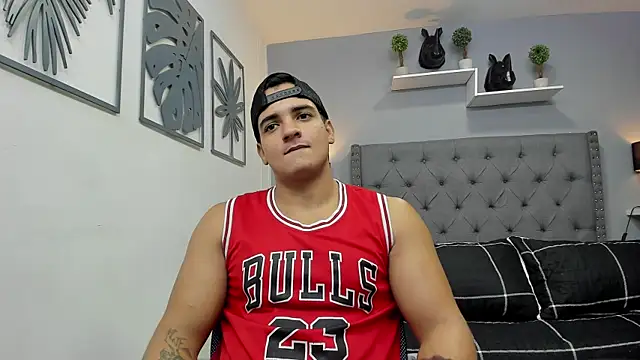 Snapshot of violeta_and_maxx chatting on 3, 11, 2025 violeta and maxx online show from 3, 11, 2025