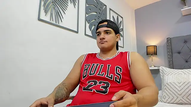 Snapshot of violeta_and_maxx chatting on 3, 12, 2025 violeta and maxx online show from 3, 12, 2025