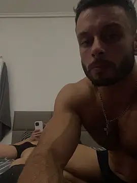 Snapshot of Camaraman05 chatting on 8, 11, 2025 Camaraman05 online show from 8, 11, 2025