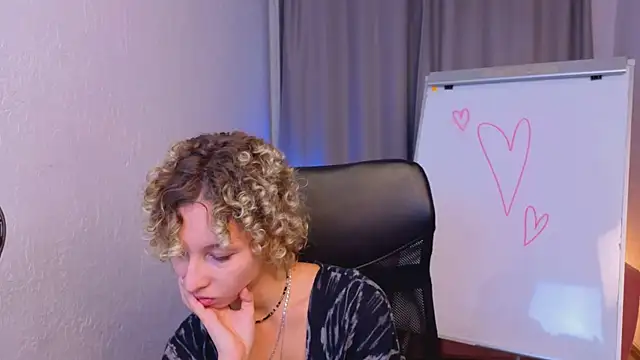 Snapshot of Mary_Wahlberg chatting on 16, 10, 2025 Mary Wahlberg online show from 16, 10, 2025