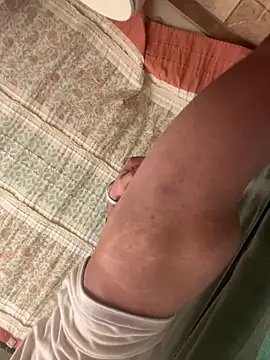 Snapshot of LilCheeky chatting on 25, 10, 2025 LilCheeky online show from 25, 10, 2025