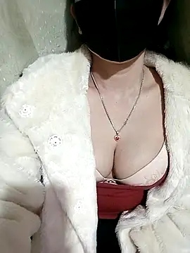 LalayCii online show from 3, 11, 2025