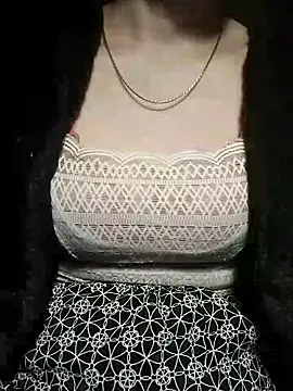 YiyinLy online show from 17, 12, 2025