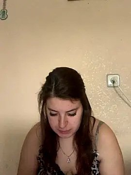 MiraCastellon online show from 6, 11, 2025