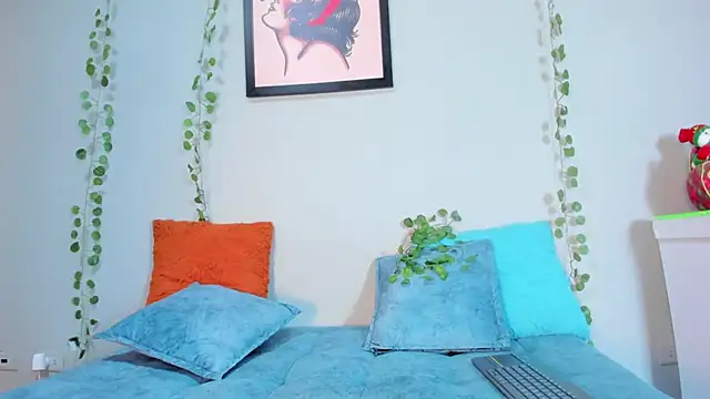 Snapshot of bella_sstone chatting on 4, 12, 2025 bella sstone online show from 4, 12, 2025