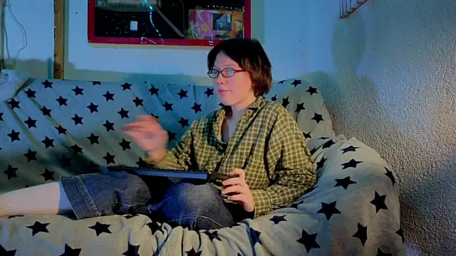 ReincarnatedAngel online show from 18, 10, 2025