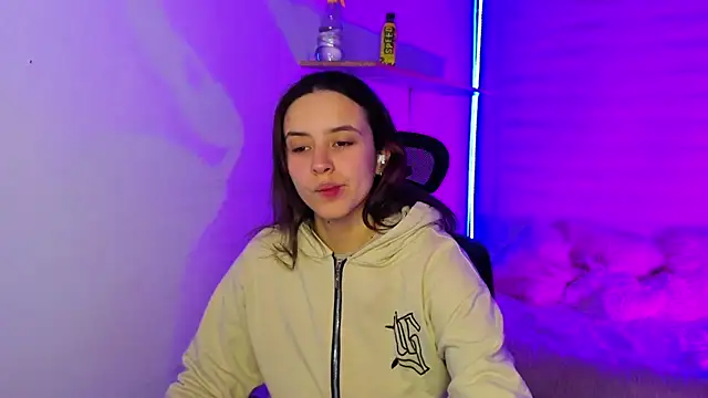 Emily Lindey online show from 22, 11, 2025