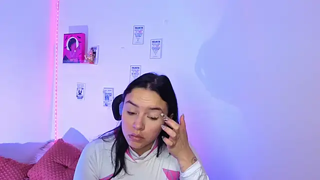 Emily Lindey online show from 22, 4, 2026