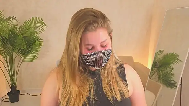 Scarlet Sinera online show from 19, 10, 2025