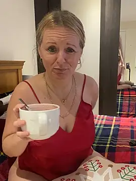 madamlillyrose online show from 16, 12, 2025