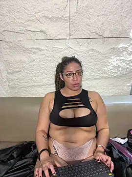 Yvonny27 online show from 2, 11, 2025