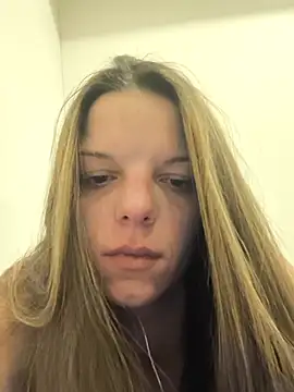 Snapshot of of-zenna chatting on 30, 10, 2025 of-zenna online show from 30, 10, 2025